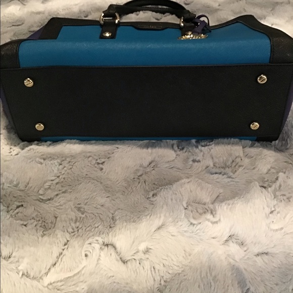 SOLD!! Henri Bendel West 57th Carryall Satchel - Picture 3 of 8